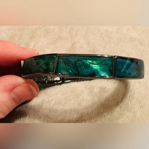 Lia Sophia “Pacifica” Genuine Abalone Stretch Bracelet - Picture 3 of 5